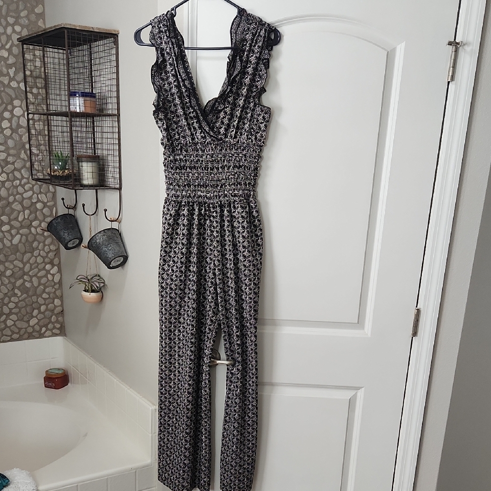 Max Studio Monochrome Sleeveless Jumpsuit Wirh Pockets